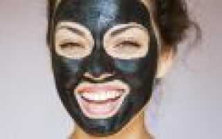 Черная маска для лица в домашних